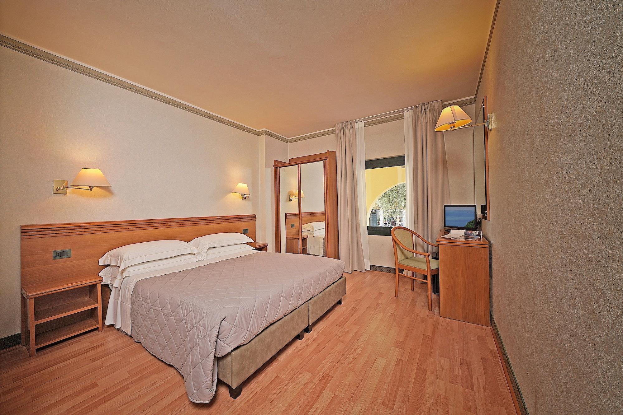 Hotel Du Lac Gardone Riviera Luaran gambar